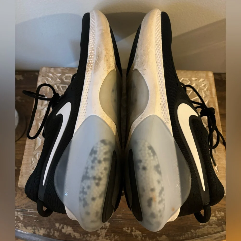 NIKE | Black and White Running Sneakers Size 11.5